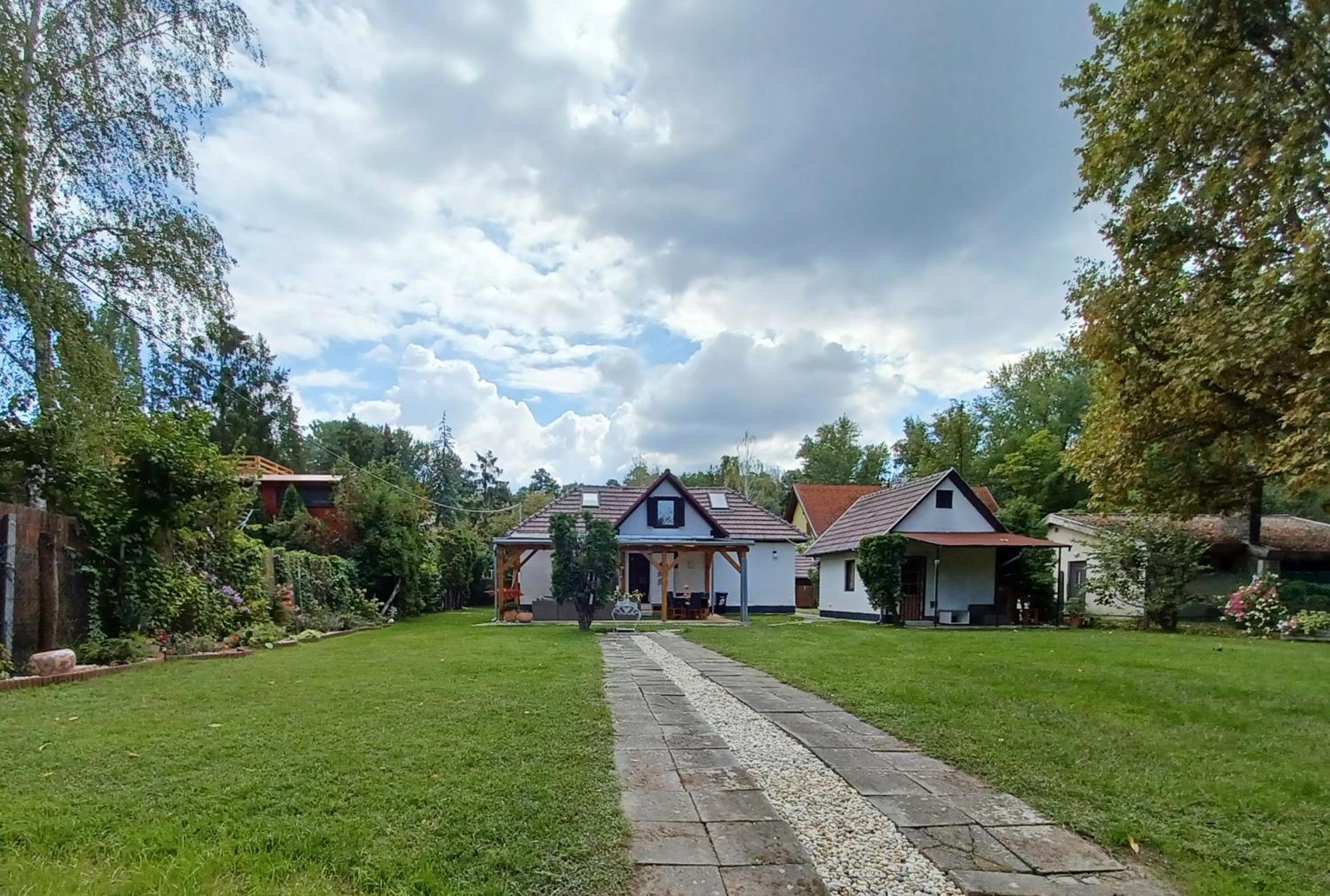 Szarszo Apartment With 3 Rooms And Private Beach, Private Parking Balatonszarszo Buitenkant foto