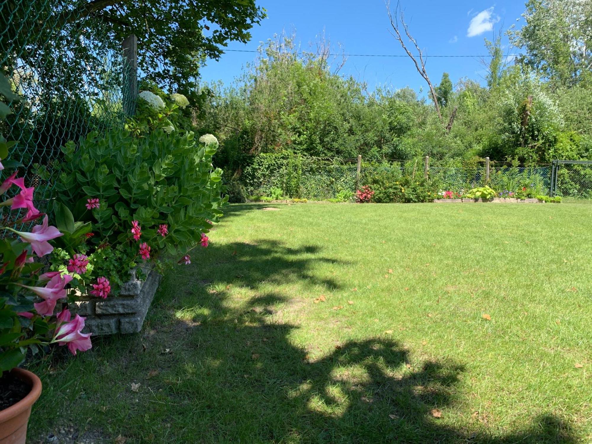 Szarszo Apartment With 3 Rooms And Private Beach, Private Parking Balatonszarszo Buitenkant foto